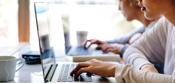 La enseñanza online vence al tiempo y la distancia