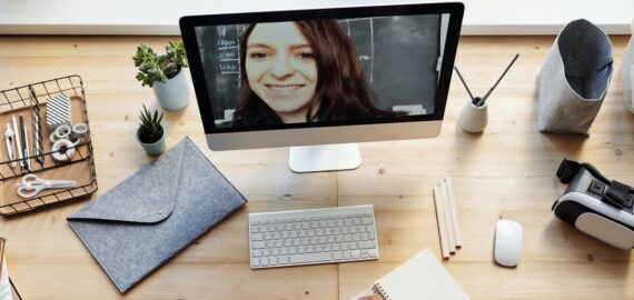 Aprendé inglés desde tu casa con jerarquía académica de la UTN a un costo accesible