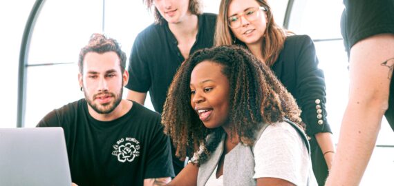 “La inteligencia emocional potencia tus habilidades sociales a favor de lo productivo para resolver problemas complejos”