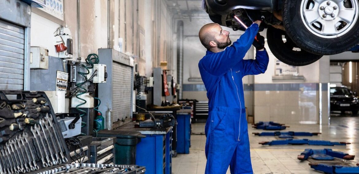 El curso de Gestión de Talleres de Reparación Automotriz te enseña a lograr productividad y eficiencia operativa