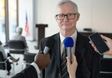 Capacitate como jefe de prensa con flexibilidad horaria y salida laboral