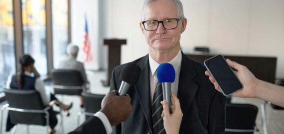 Capacitate como jefe de prensa con flexibilidad horaria y salida laboral