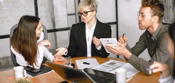 Te entrenamos para liderar equipos y proyectos