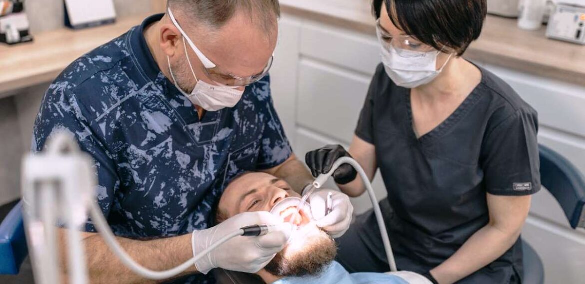 El curso de asistente odontológico te capacitará para trabajar en consultorios y clínicas de salud bucal