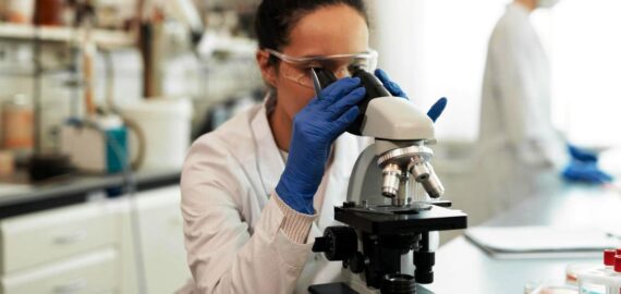 Aprendé microbiología desde cero con aplicación real en laboratorios