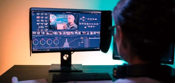 La audiodescripción acerca el arte a personas con discapacidad visual