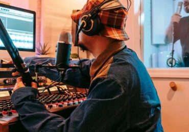 Usá IA para producir éxitos musicales