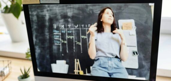 Elearning-Total celebra el Día del Profesor formando miles de alumnos