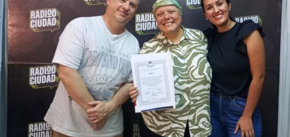 Una egresada de Elearning-Total fue distinguida por la Legislatura por su aporte periodístico