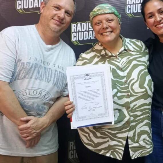 Una egresada de Elearning-Total fue distinguida por la Legislatura por su aporte periodístico