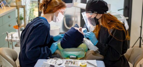 Capacitate online para trabajar en el mundo de la salud bucal