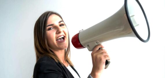 Generá ingresos capacitándote como jefe de prensa de empresas, medios, artistas y políticos