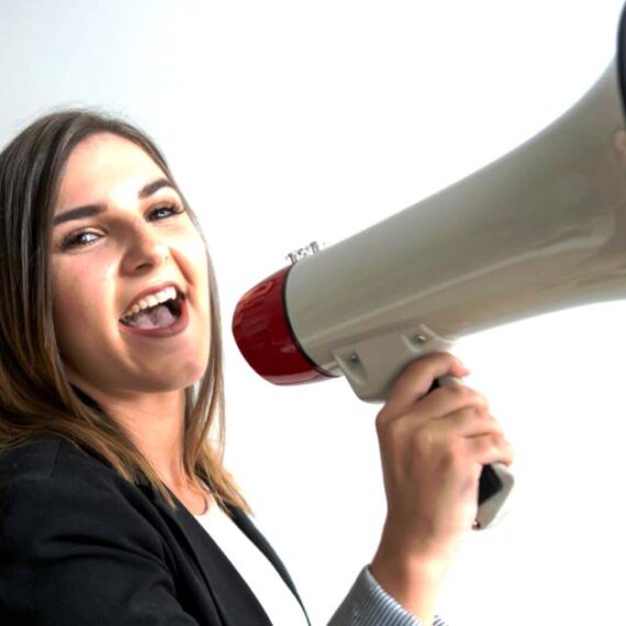 Generá ingresos capacitándote como jefe de prensa de empresas, medios, artistas y políticos