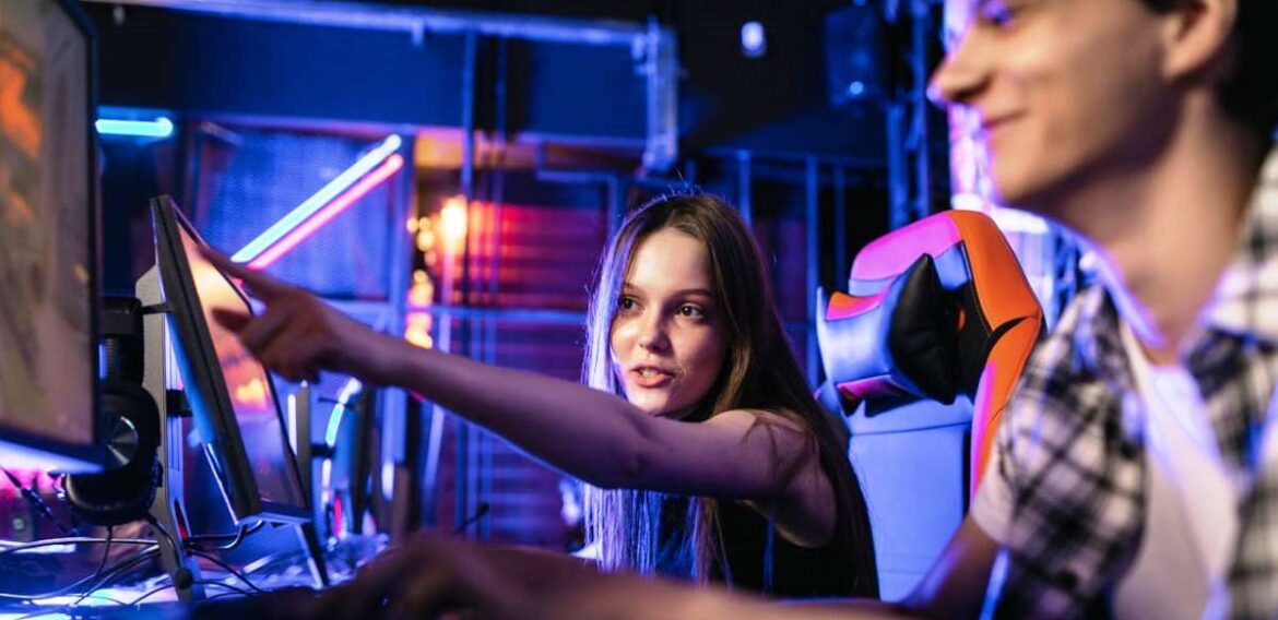 Elearning-Total celebra el Día del Profesional Tecnológico Argentino impulsando la formación que transforma